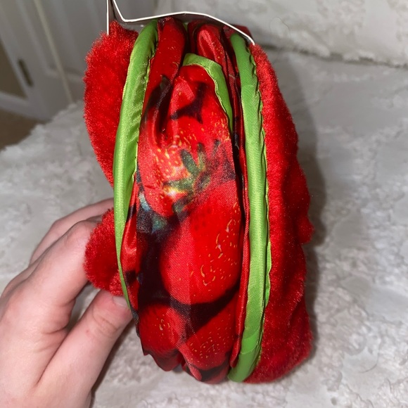 NWT Large Strawberry Rodent Crinkle Tunnel - Picture 2 of 3